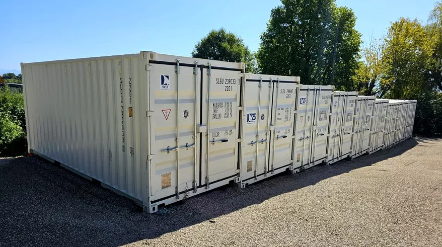 Parc de containers Stock'n'Rolle &agrave; Mont-sur-Rolle